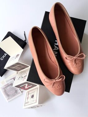 CHANEL Leather CC Cap Toe Ballet Flats with Bow in Orange / Tan Lambskin 38